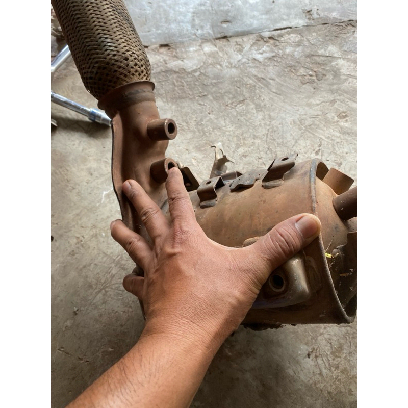 ท่อแคทMazda s557ราคาถูกของมือสองสภาพดี