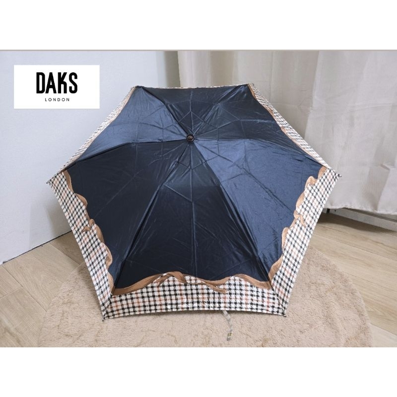 ร่มคัดโกดังญี่ปุ่น แบรนด์ DAKS london สภาพ85% พับง่ายค่ะ