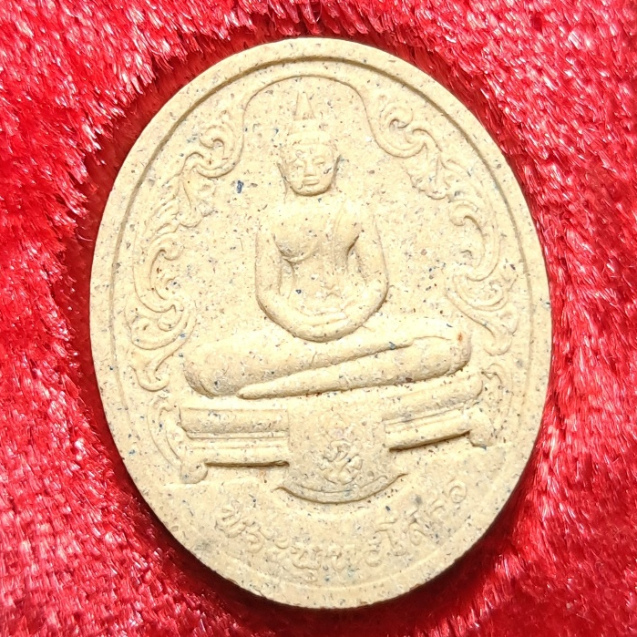 พระผง พิมพ์รูปไข่เล็ก รุ่น "สร้างพระอุโบสถ" หลวงพ่อโสธร วัดโสธรวรารามวรวิหาร ฉะเชิงเทรา ปี2544