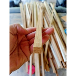 ไม้สักทองขนาด 1.2 *1.2cmยาว 50 เซนติเมตร(1มัดมี10เส้น)