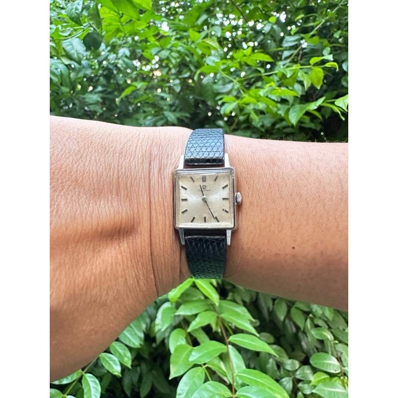 นาฬิกา Omega  Lady Vintage ระบบไขลาน   แท้มือสอง พร้อมใช้สภาพดี USED