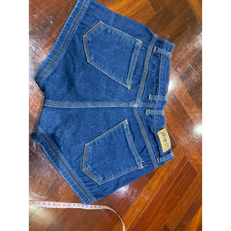 กางเกงยีนส์ขาสั้นป้ายติด ไซส์ M ค่ะOops jeansคะ