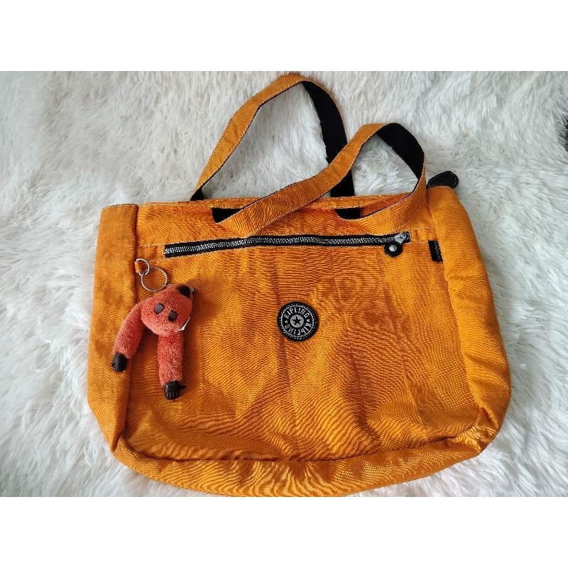 กระเป๋าสะพายใบใหญ่สีส้มkipling