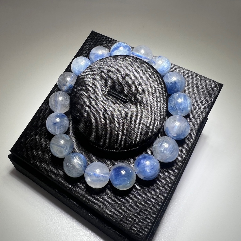 ไคยาไนท์อินควอตซ์(Kyanite in Quartz)