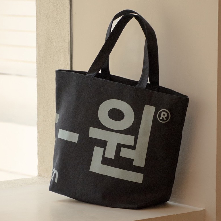 era-won กระเป๋าผ้า Medium Korea Bag มีซิป สี เทาสกรีนขาว