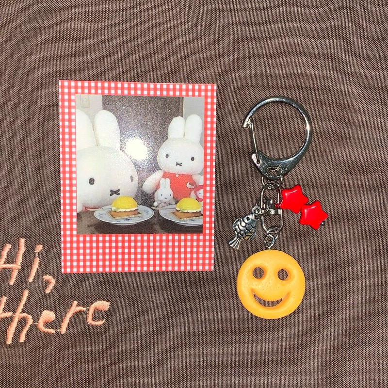 [ พร้อมส่ง ] พวงกุญแจมันฝรั่งทอดหน้ายิ้ม 🥔 🙂🐟⭐️❣️ ***ล็อตใหม่สินค้าเหมือนภาพที่2นะคะ🙇🏻‍♀️***