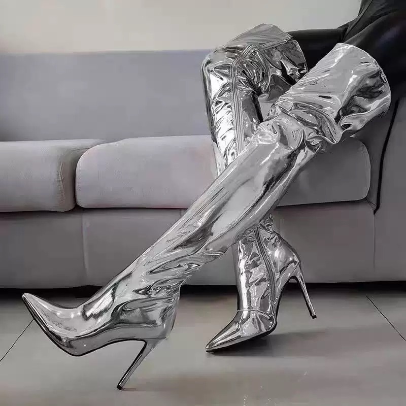 กระจกเซ็กซี่ยืดหยุ่นเงาของผู้หญิงรองเท้าบูตยาวถนน ชื่อเสียง งานเลี้ยง Runway Show ไนท์คลับ ส้นสูงส้น