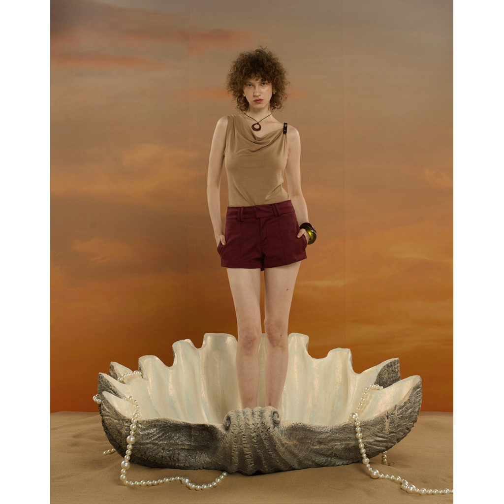STUDIO UNKNOWN – Kay Suede Shorts กางเกงขาสั้นเอวต่ำตกแต่งเกล็ดหน้า ราคา ถูกที่สุด ดีลบีเคเค แกลเลอรีภาพที่ 8