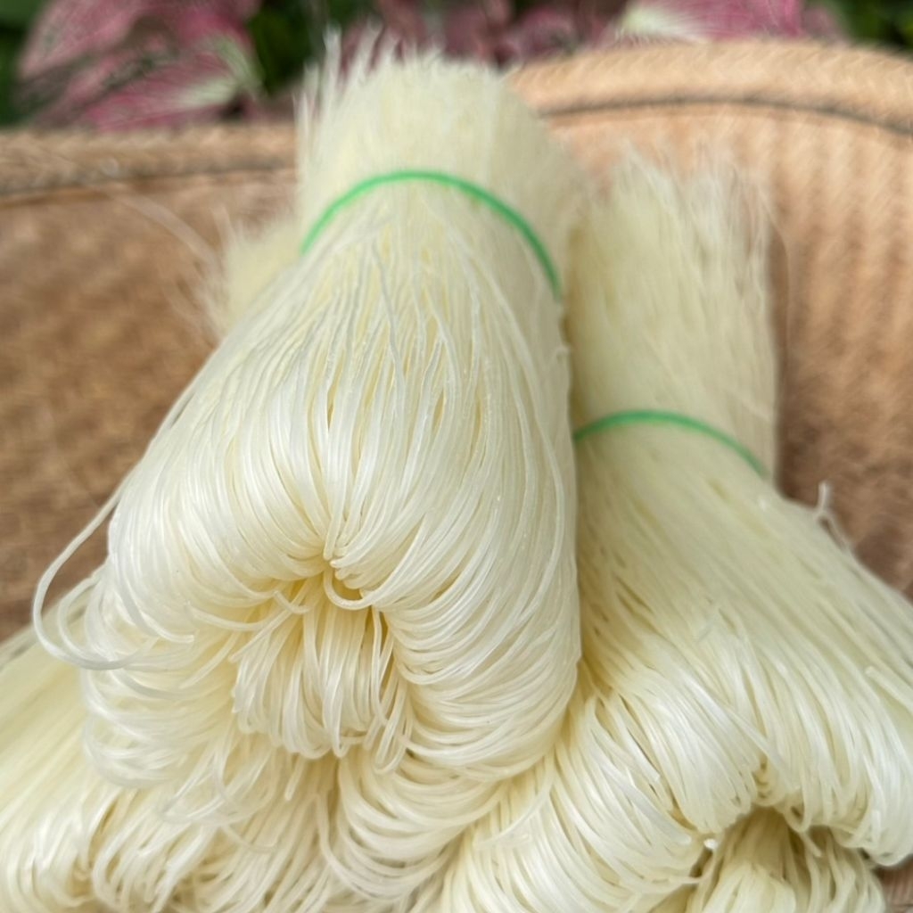 ขนมจีนเส้นใหญ่ ขนมจีนกุ้ยหลิน ขนาด 1000 กรัม เส้นเหนียว นุ่ม