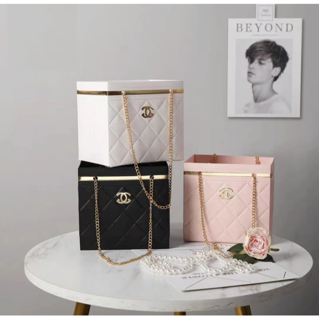 พร้อมส่งจากไทย...กระเช้าดอกไม้  กระเช้าของขวัญ ตะกร้าจัดดอกไม้  กล่องใส่ดอกไม้แบบถือ