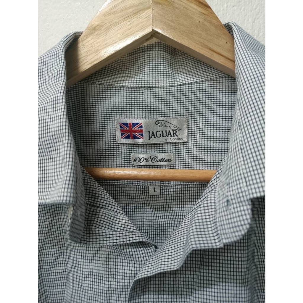 เสื้อเชิ้ตแขนยาว แบรนด์ JAGUAR OF LONDON Size L  มือสอง สภาพ 100 %