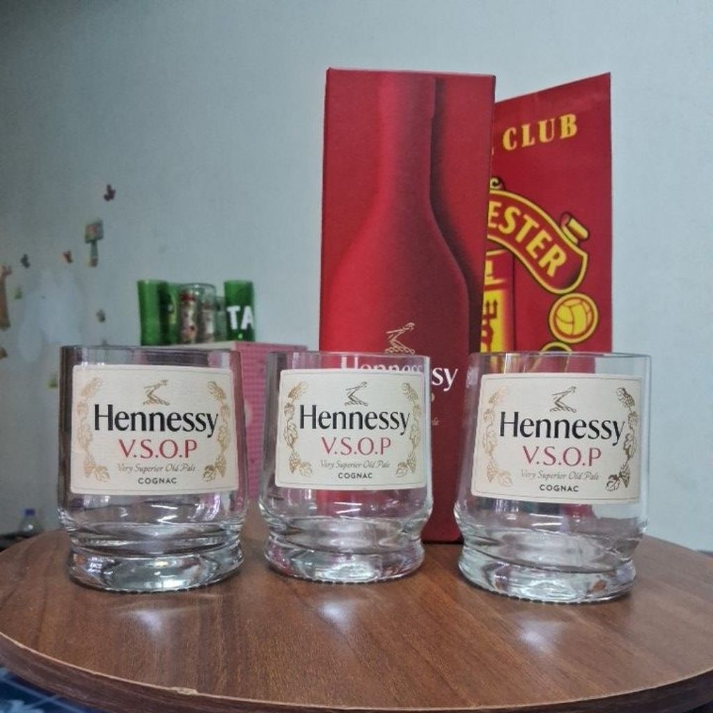 แก้วตัดจากขวด Hennessy