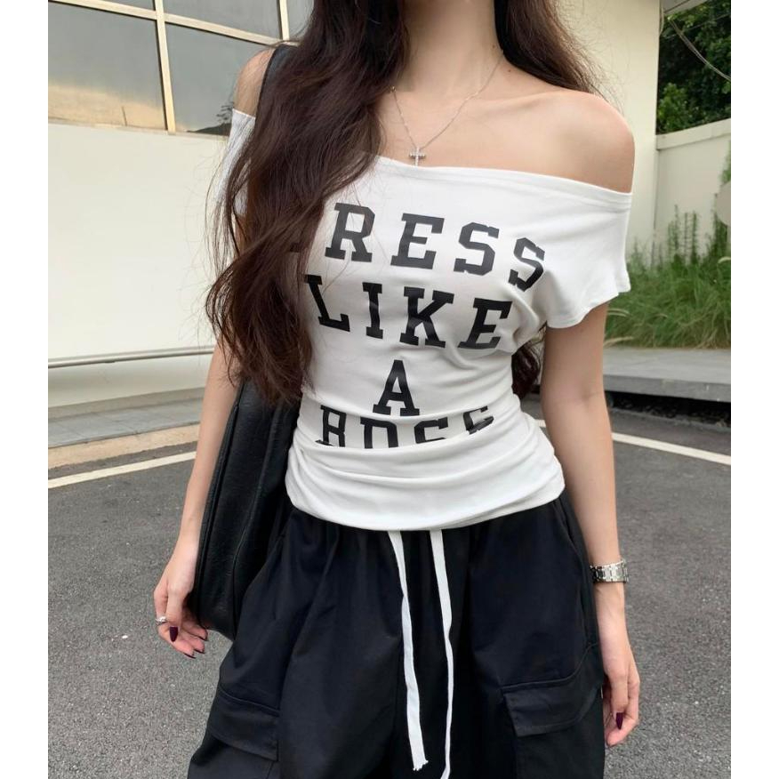 เสื้อยืดเเขนสั้น เสื้อปาดไหล่ผู้หญิง ทรงเข้ารูป อักษรสวย ปาดไหล่เซ็กซี่ เเฟชั่นเซ็กซี่ #020317