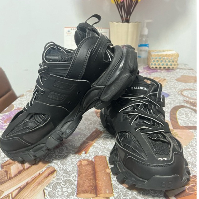 ช้อป Balenciaga รองเท้า ง่าย ๆ บน Shopee 2025