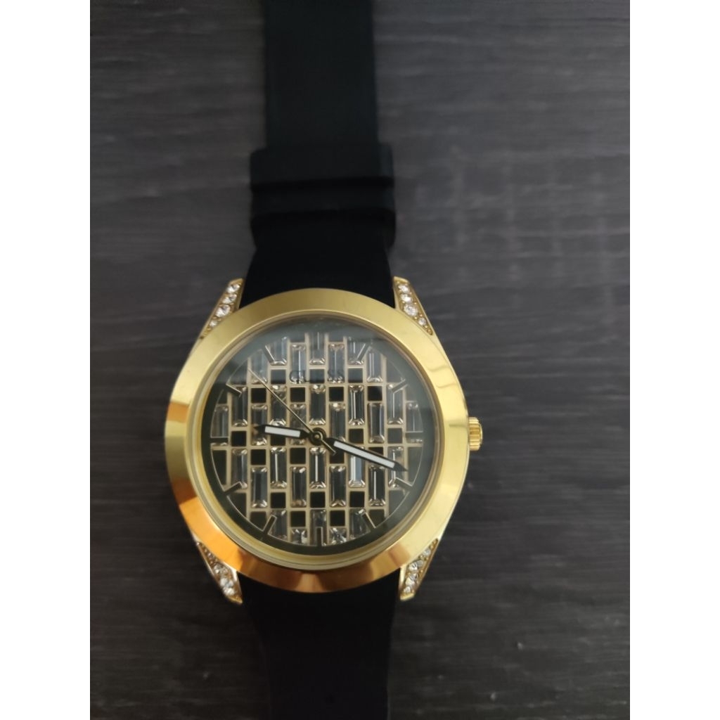 นาฬิกายี่ห้อ guess แท้