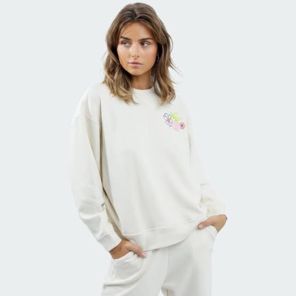 Adidas sweatshirt for women ของเเท้ ส่งต่อ (เก็บโค้ดป้ายเหลืองลดอีก 20% หรือ Coins Cashback 25%)