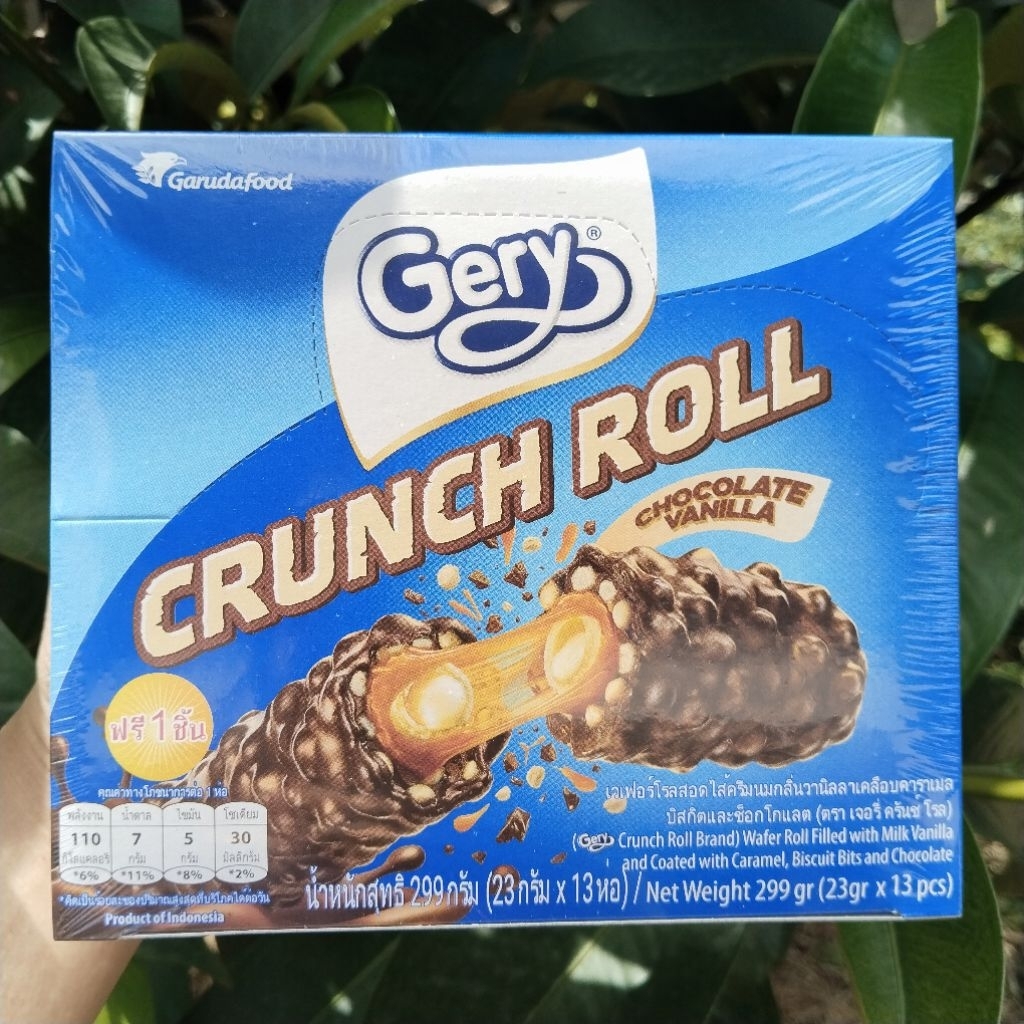 Crunch Roll เวเฟอร์สอดไส้ครีมนมกลิ่นวานิลลาเคลือบคาราเมล 1 กล่อง มี 13 ชิ้น