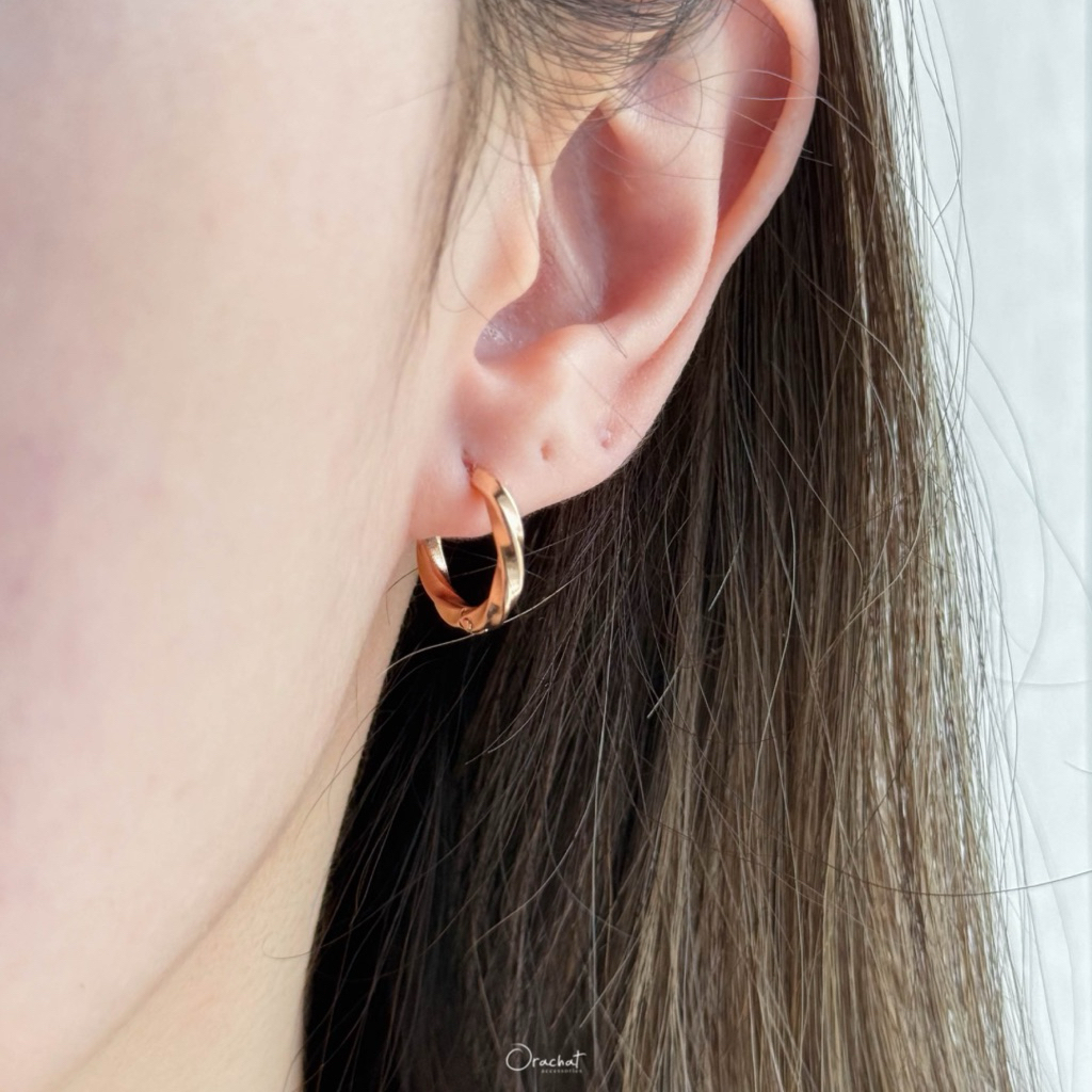 Dana 14k Hoop earrings. (ต่างหูห่วงลายเกรียว ตัวเรือนสแตนเลสสวยทน ใส่ลุยได้เลยไม่ต้องระวังไม่ลอกไม่ดำ) - รูปที่ 6