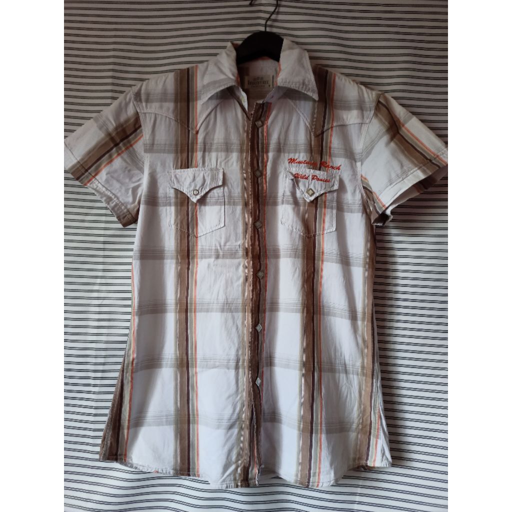 H189 เชิ้ตคอตตอนกระดุมมุกชายมือสอง รอบอก 40 บ่า 17.5 แขน 7 ยาว 28