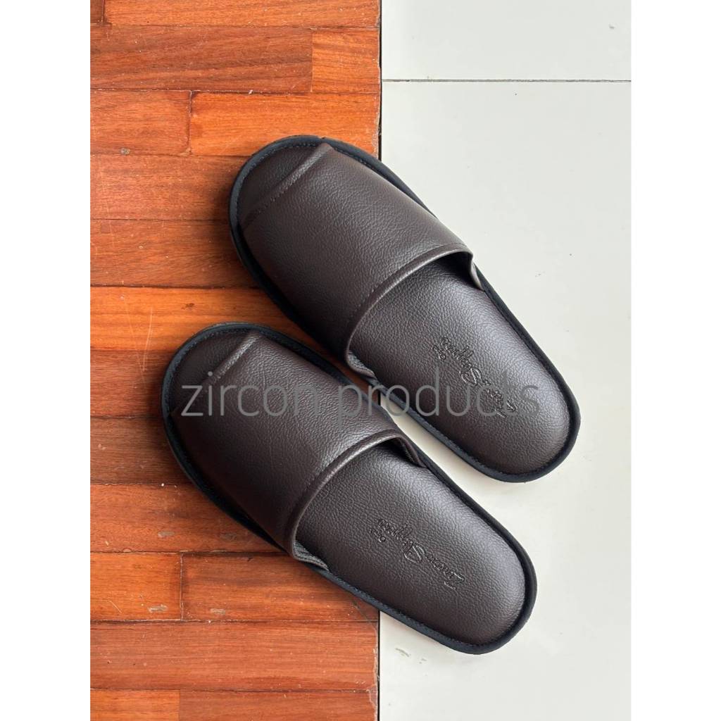 Slippers หนังPVC301 ไซส์L(39-42) รุ่นพื้นเปียกไม่ลื่น  ขึ้นลงบันไดไม่ลื่น นุ่มยืดหยุ่นเบาสบาย  สีน้ำตาลช็อคเกือบดำ