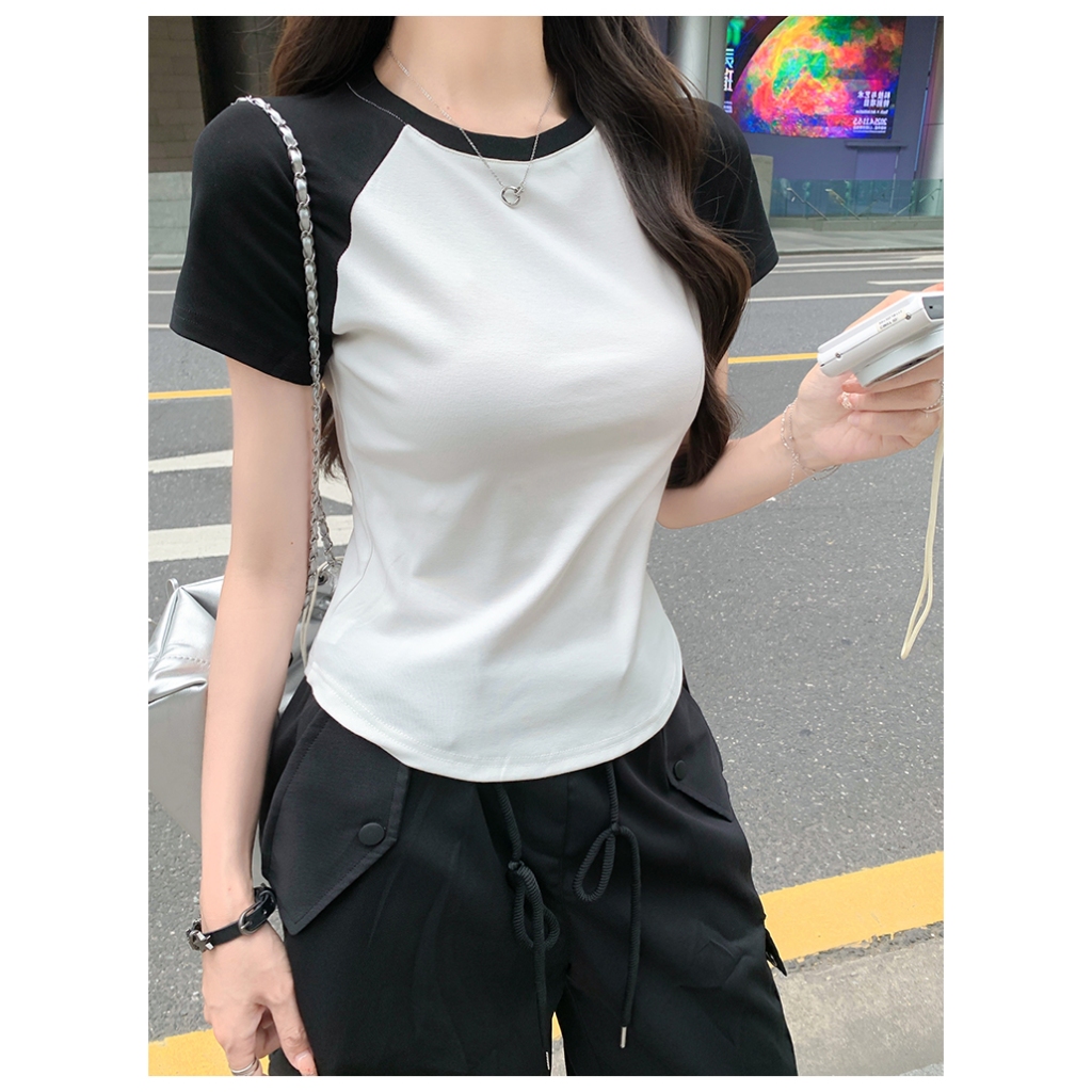 เสื้อแขนสั้นทรงสลิมฟิตเข้ารูปช่วงฤดูร้อน แขนสั้นสองสี