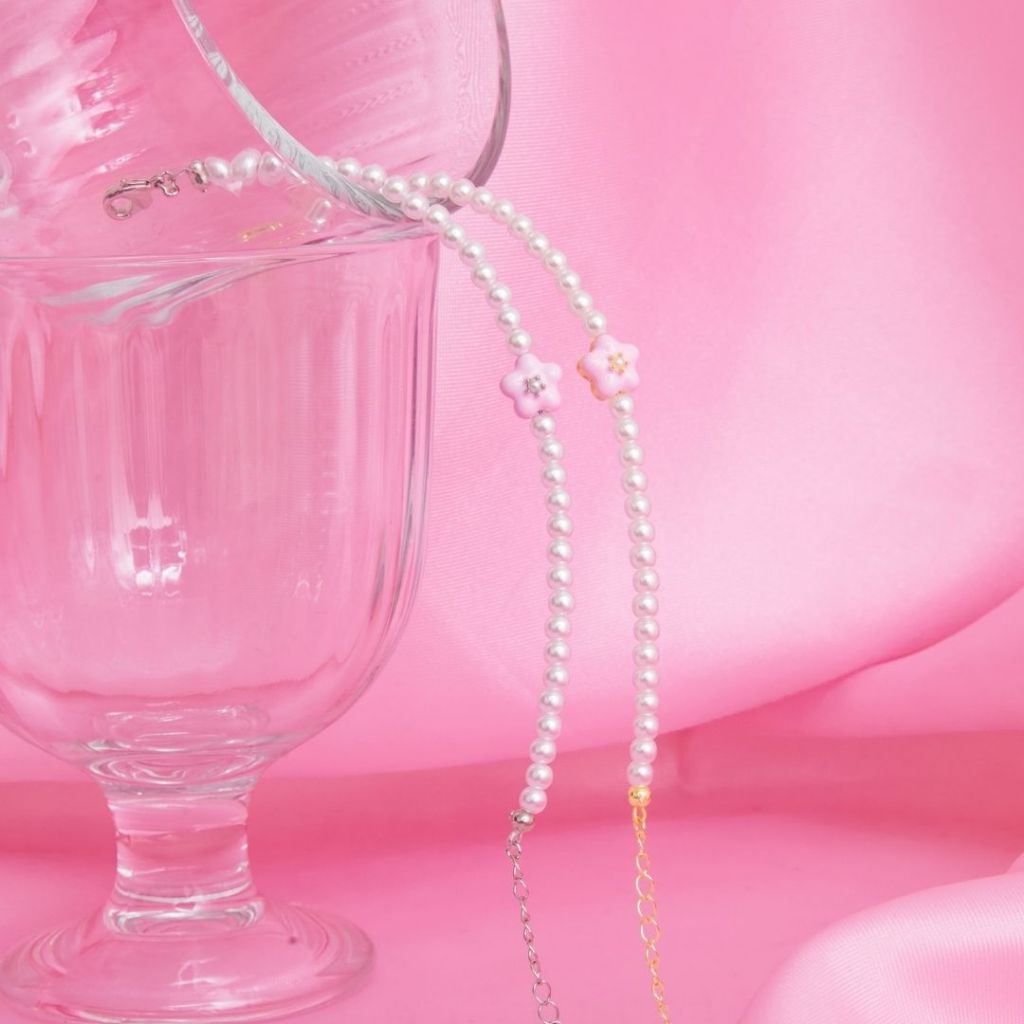 Petite Lady Peony Bracelet สร้อยข้อมือไข่มุกดอกไม้