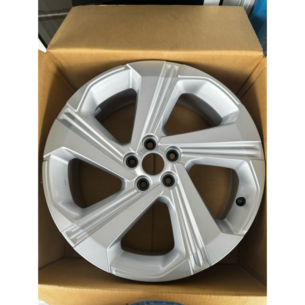 Yaris cross smart แม็ก 17” ถอดจากป้ายแดง