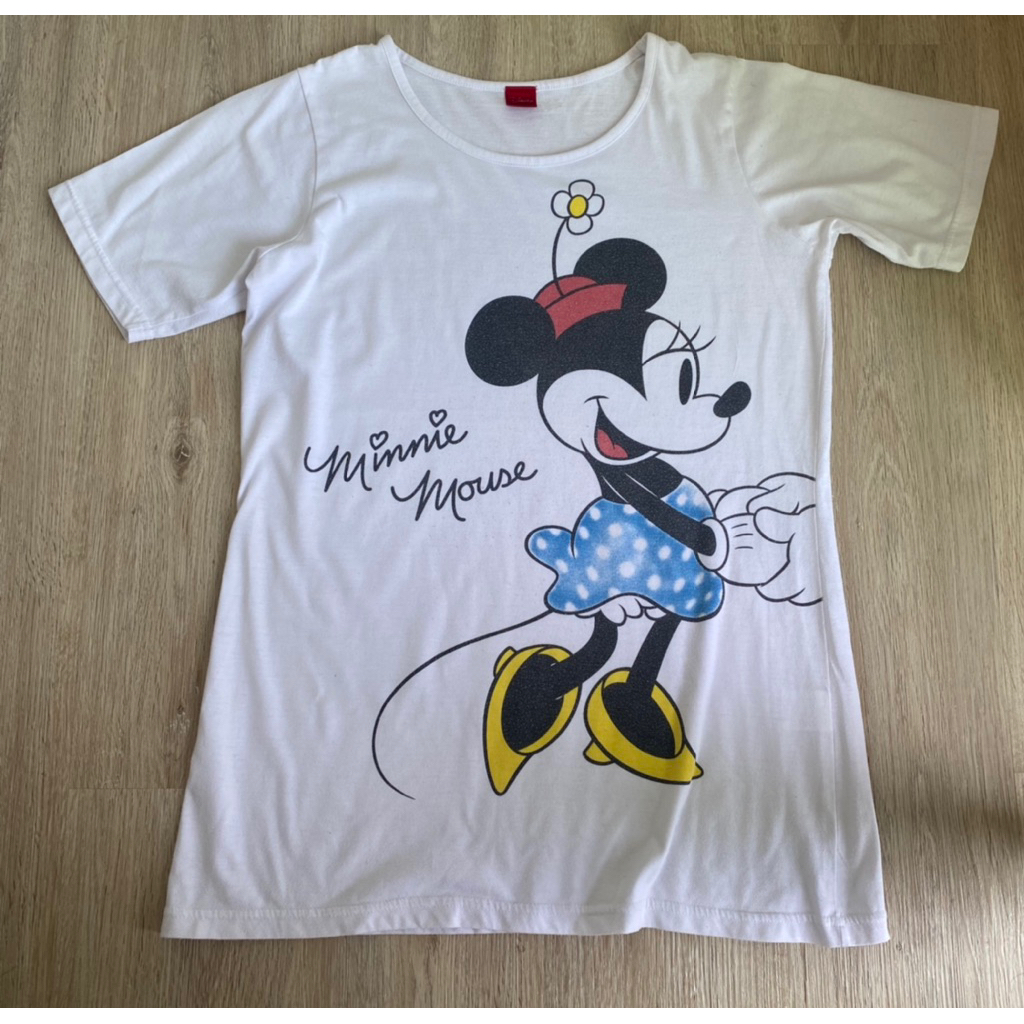 รหัสA4 เสื้อMinnie Mouse สภาพ: 9/10 ขนาด: อก 40-42นิ้ว  ตำหนิ: ขุยขึ้น ราคา: 200บาท 💖