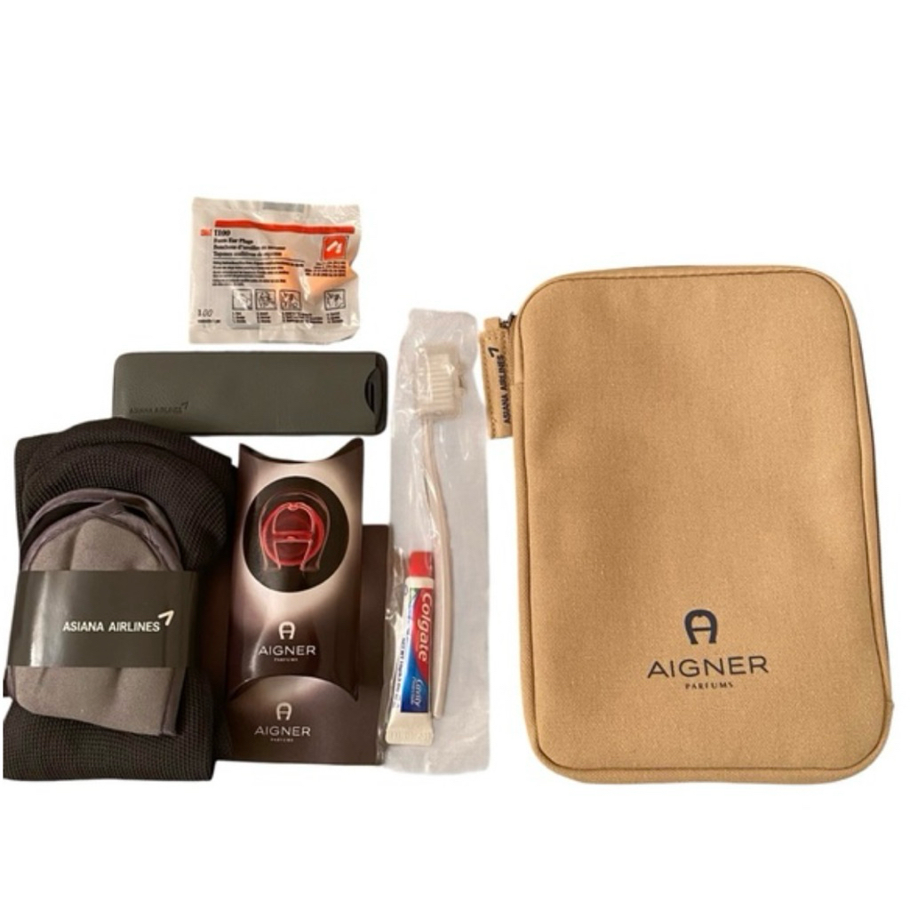 กระเป๋า Asiana x Aigner สำหรับผู้โดยสาย business class