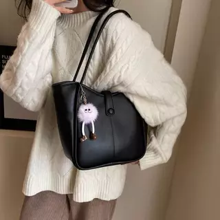 fashion.shop502 กระเป๋าสะพายข้างแฟชั่น หนังPU ทรงสวย จุของได้เยอะ (แถมพวงกุญแจ) พร้อมส่งในไทย B-031