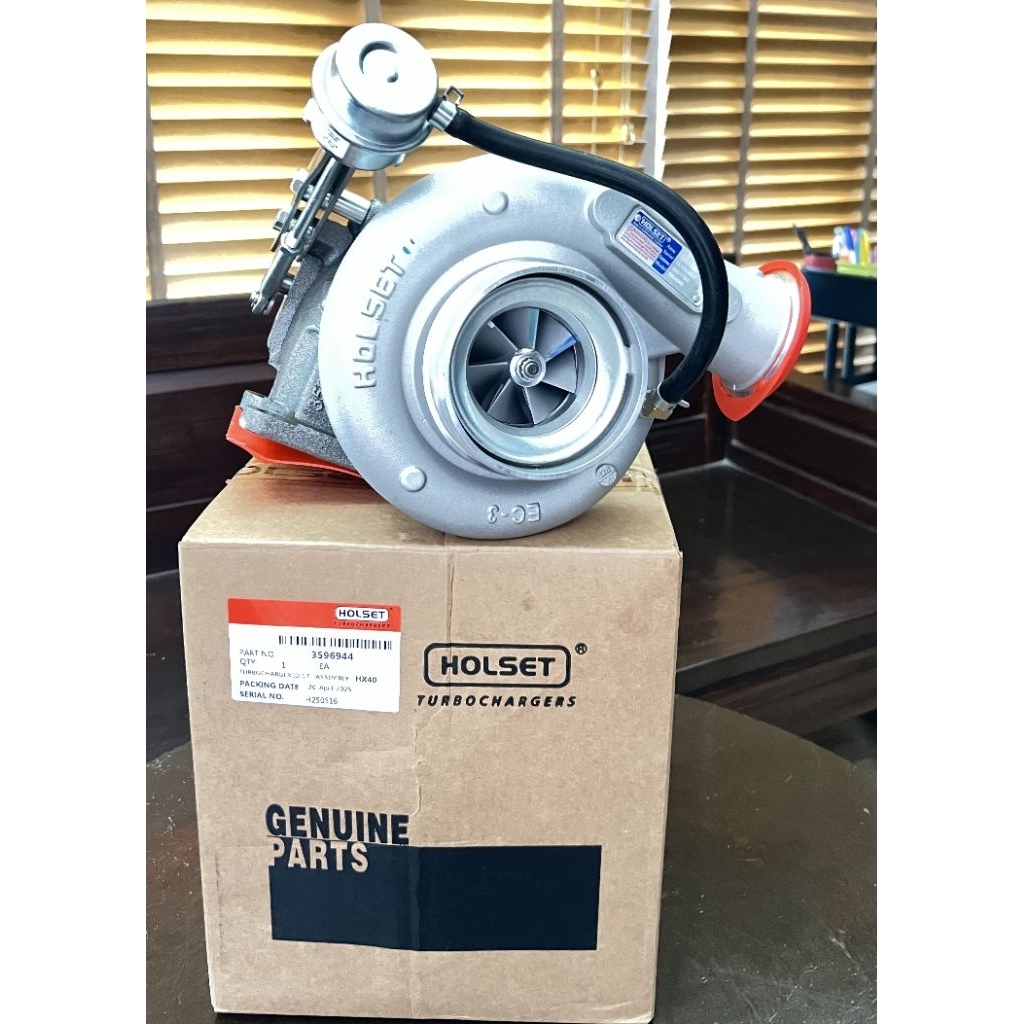 เทอร์โบ HOLSET HX40W ของใหม่สำหรับรถบรรทุก รถขุดใบหลัง 64mm