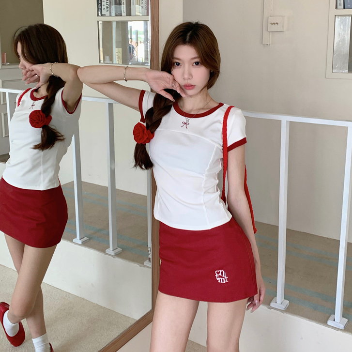 เสื้อคอกลม เสื้อยืดทรงครอป เเต่งขอบสีเเดง งานปัก ทรงเข้ารูป ผ้าเย็บต่อ #020324