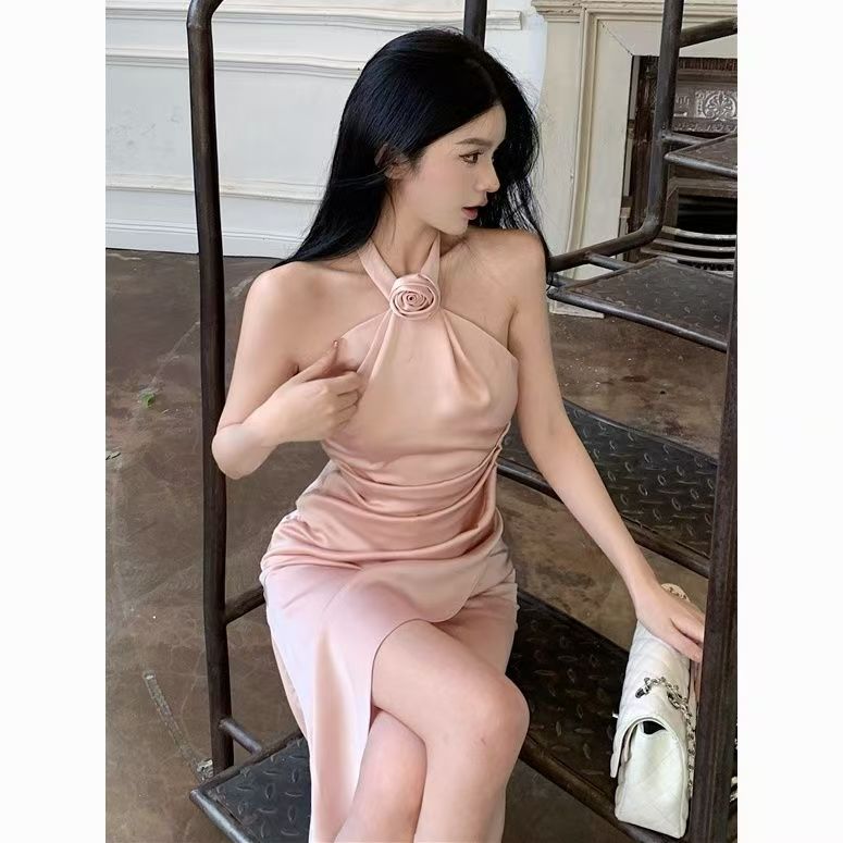 ชุดเดรส, ปิดไหล่ Halter แต่งตัวดอกกุหลาบตกแต่ง ฤดูร้อนปี 2024 กระโปรงพรีเมี่ยมกระโปรงสั้นเอว