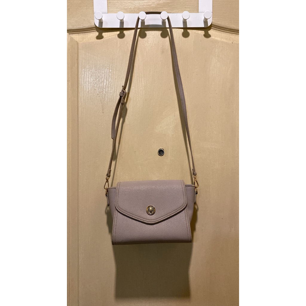 ส่งต่อกระเป๋าคอสบอดี้ แบรนด์ GRL