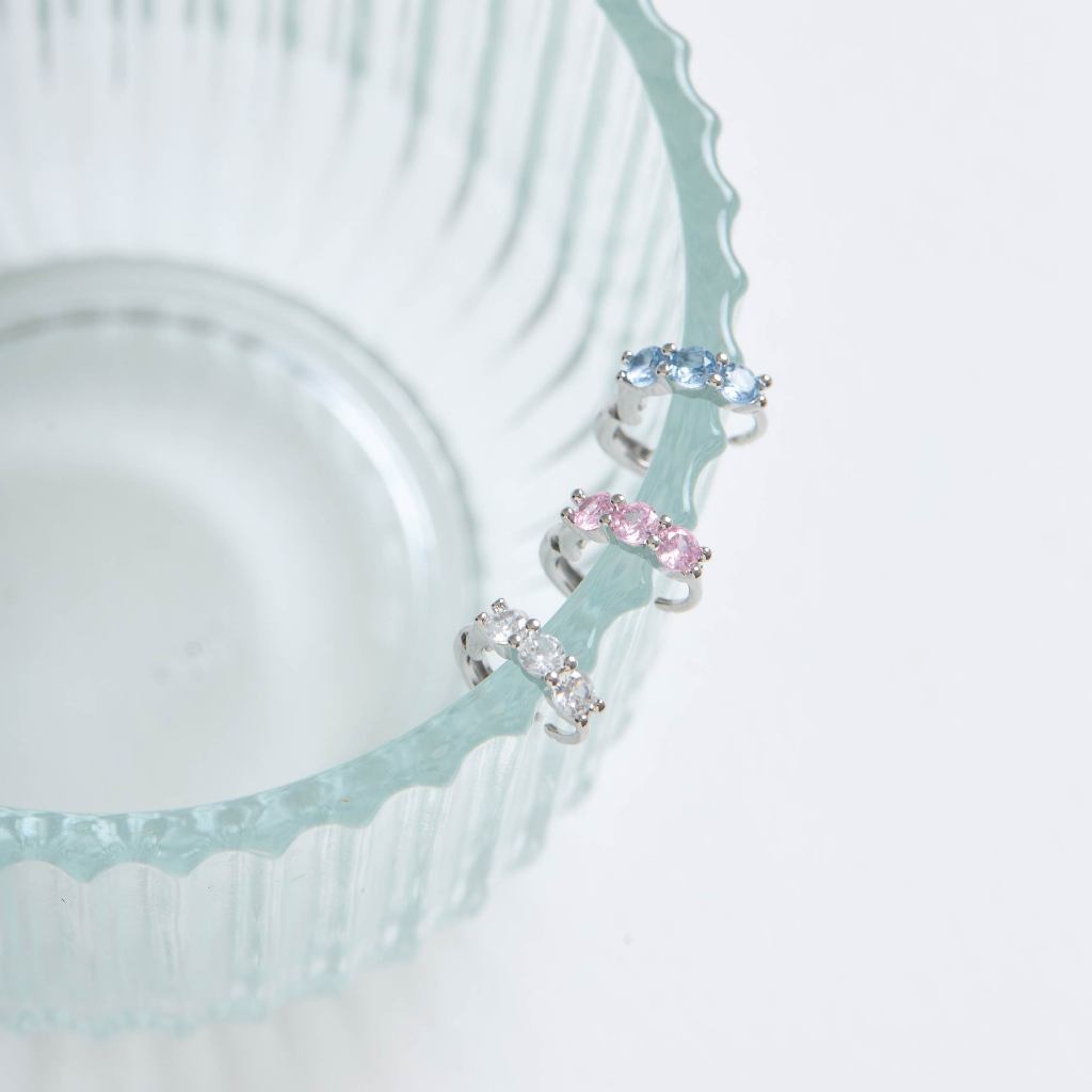 earika.earrings -  frostshine hoop ต่างหูห่วงคริสตัลสีสัน มี 3 สี ก้านเงินแท้ชุบทองคำขาว เหมาะสำหรับคนแพ้ง่าย - รูปที่ 3