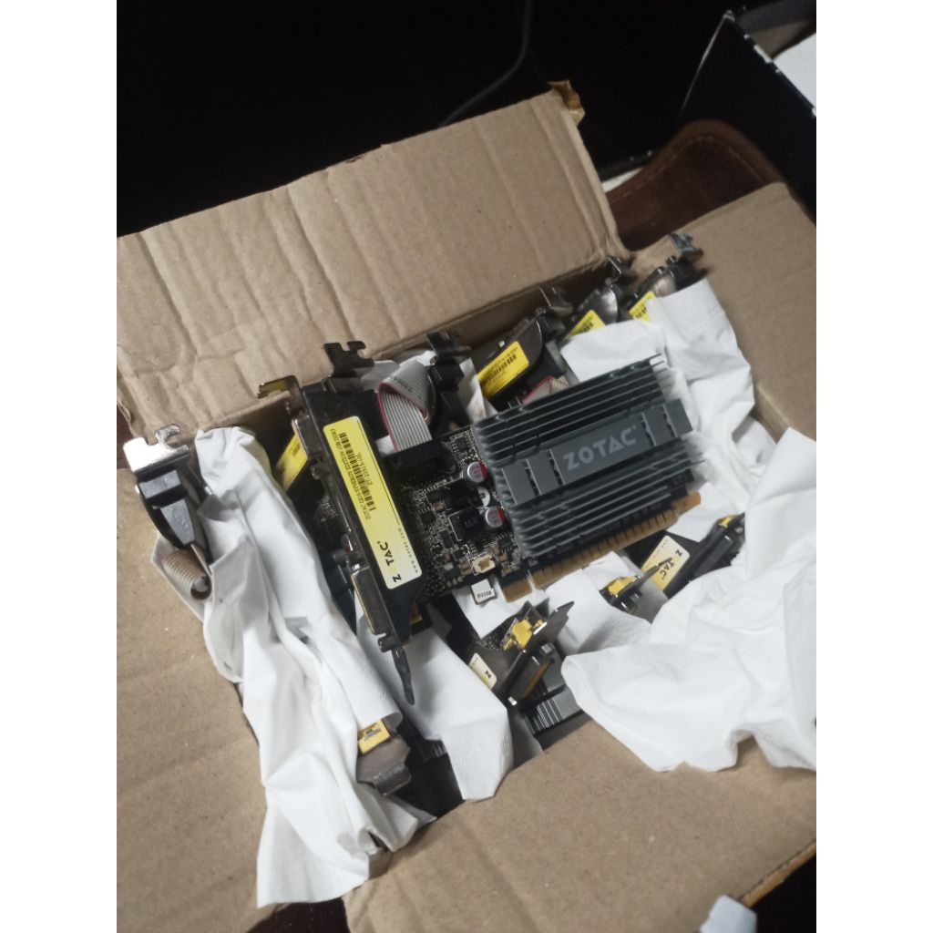 การ์ดจอมือสอง GT210 1G DDR3 รองรับ D-SUB DVI HDMI