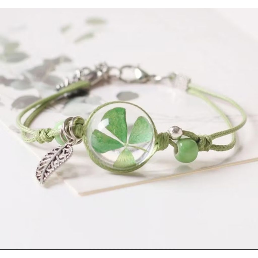 (สินค้าพร้อมจัดส่ง)สายสร้อยข้อมือใบโคลเวอร์จริงตามธรรมชาติ