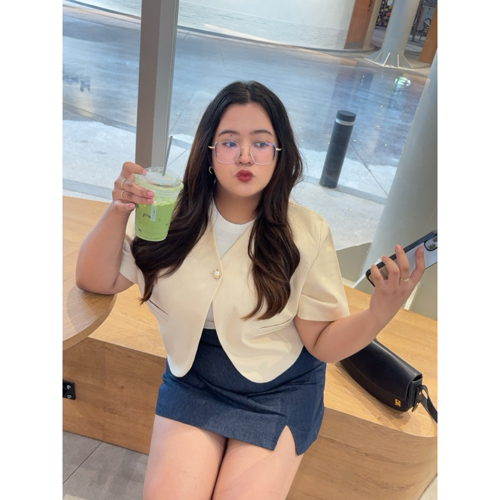 Ruby Blazer เสื้อคร็อปเบลเซอร์สาวอวบ ดีเทลกระดุมเม็ดเดียวสุดเก๋ เนื้อผ้าพรีเมี่ยมมาก - รูปที่ 4