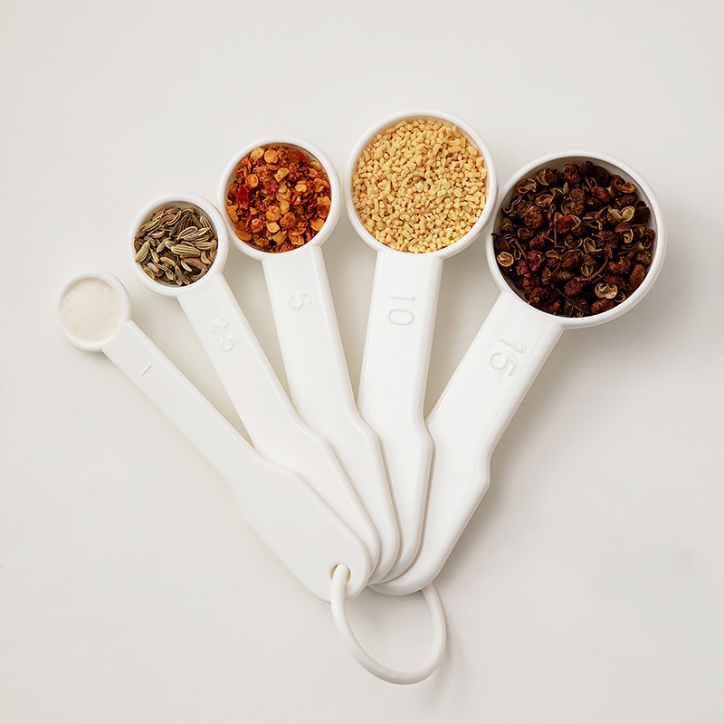 ช้อนปรุงรสขนาด 1 กรัม/2.5 กรัม/5 กรัม/10 กรัม/15 กรัม วัสดุพลาสติก ช้อนสำหรับปรุงอาหารในบ้าน ขนาดเล็กและสะดวกในการเก็บ.