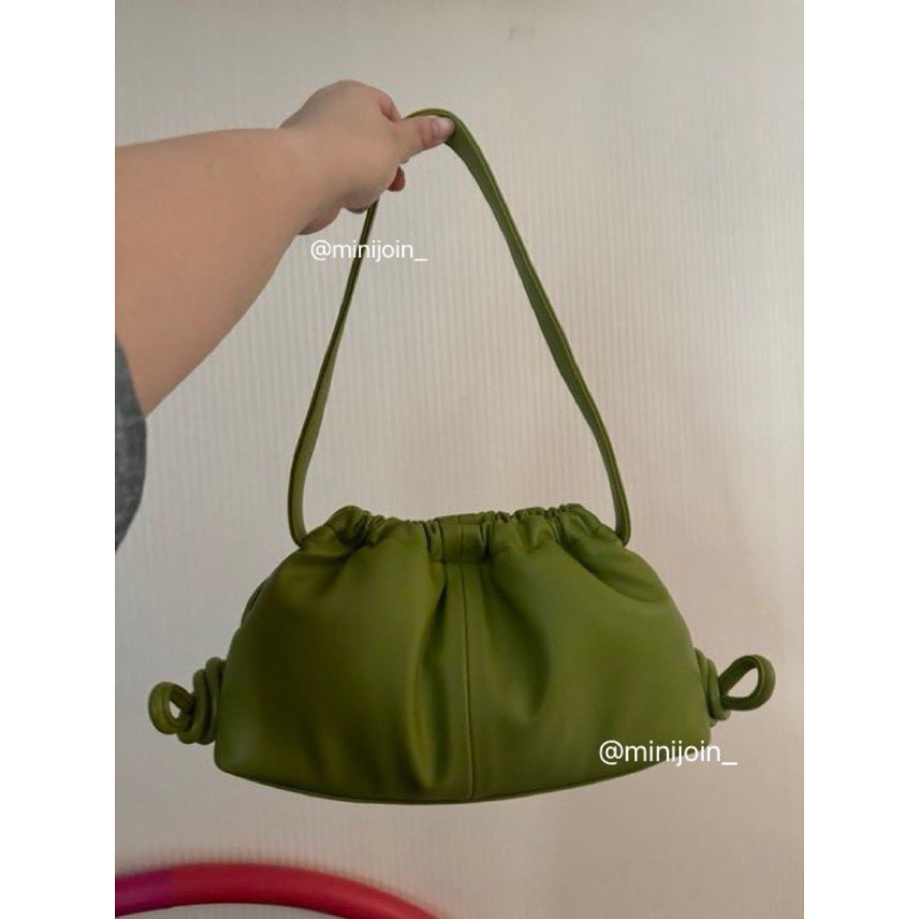 กระเป๋าเกี๊ยว Garmenti Gyoza Bag สี Olive