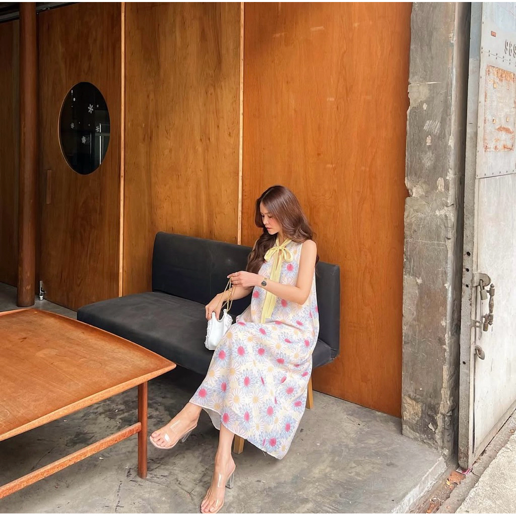 เดรสลายดอกเดซี่ผูกโบว์สีเหลือง แบรนด์ Friendthings.ig