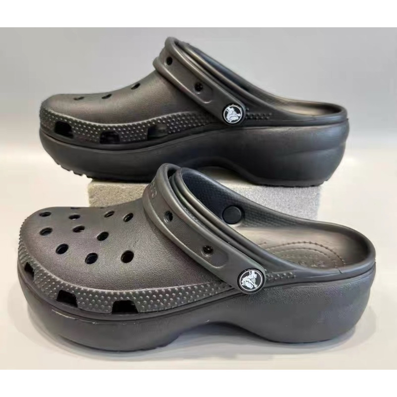crocs classic platform  ถูกกว่าshop ใส่ได้ทุกฤดูกาล [สินค้ามีพร้อมส่งจะส่งที่ไทย]