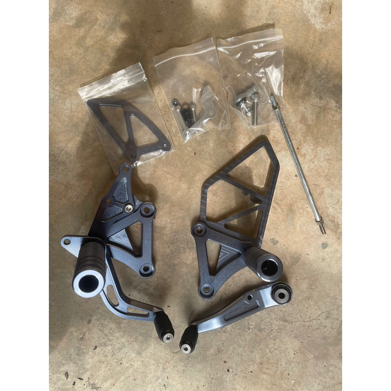 ‼️SALE‼️ เกียร์โยง CB650 CBR650 F มือ1เก่าเก็บ สีเทา 2000 บาท