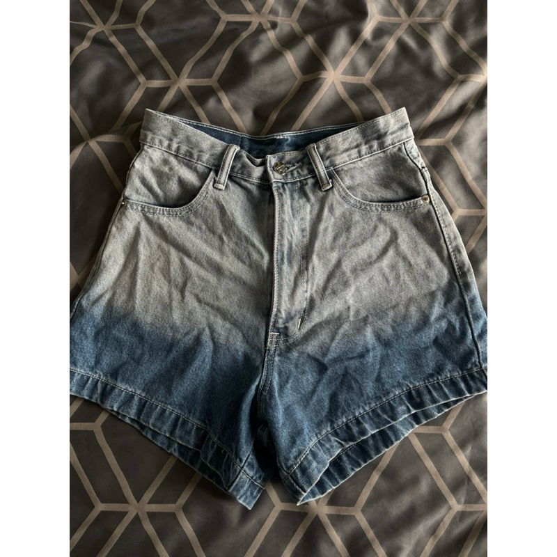 ส่งต่อกางเกงยีนส์ MERGE