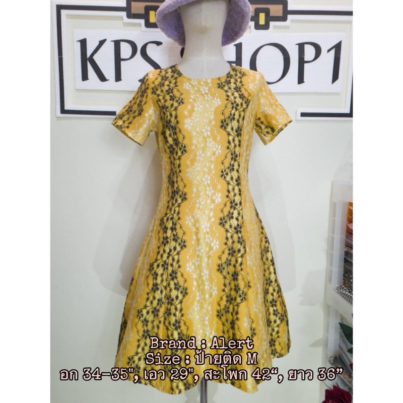 4748 เดรสสั้น แต่งลายลูกไม้ขาวดำสลับกัน สวยเก๋มาก ซิปหลัง มีซับในทั้งตัว  Brand : Alert