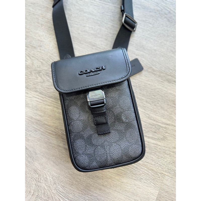 สะพายชาย Coach Racer Phone Crossbody In Signature CT885