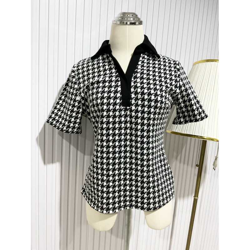 0976 เสื้อแขนสั้น ผ้าทวิต ขาว-ดำ ป้าย Kimberry store มือ 2 สวยและน่ารักมาก