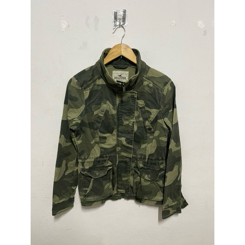Hollister Women's Camouflage Jacket Size M