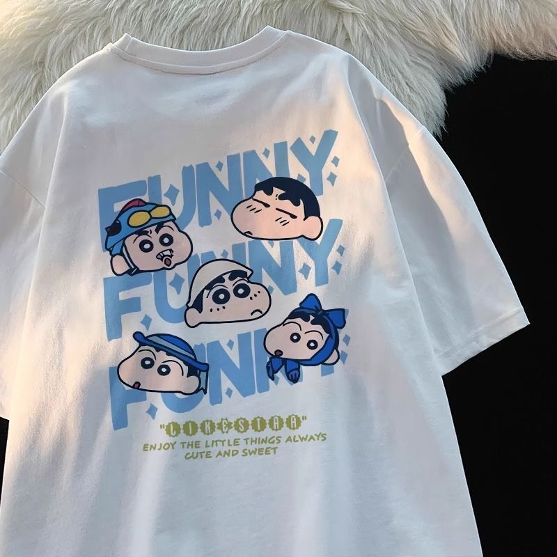 【UT】เสื้อยืดโอเวอร์ไซส์ ผู้ชายและผู้หญิง ลาย "Crayon" เสื้อยืดผ้าคอตตอน ผ้าฝ้ายใส่สบาย เสื้อชินจัง