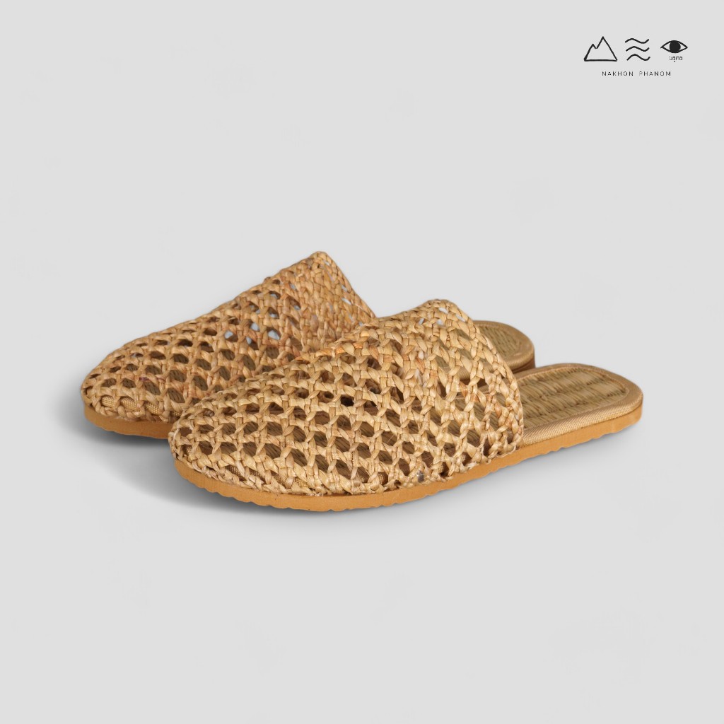 รองเท้าสานกกหุ้มปลายเท้า Woven Sandals